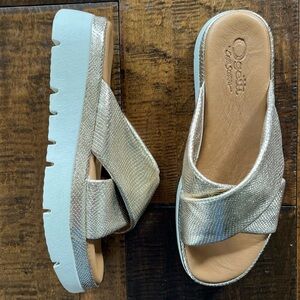 Ogetti by Carl Scarpa sandals gold snake print criss cross platform slides